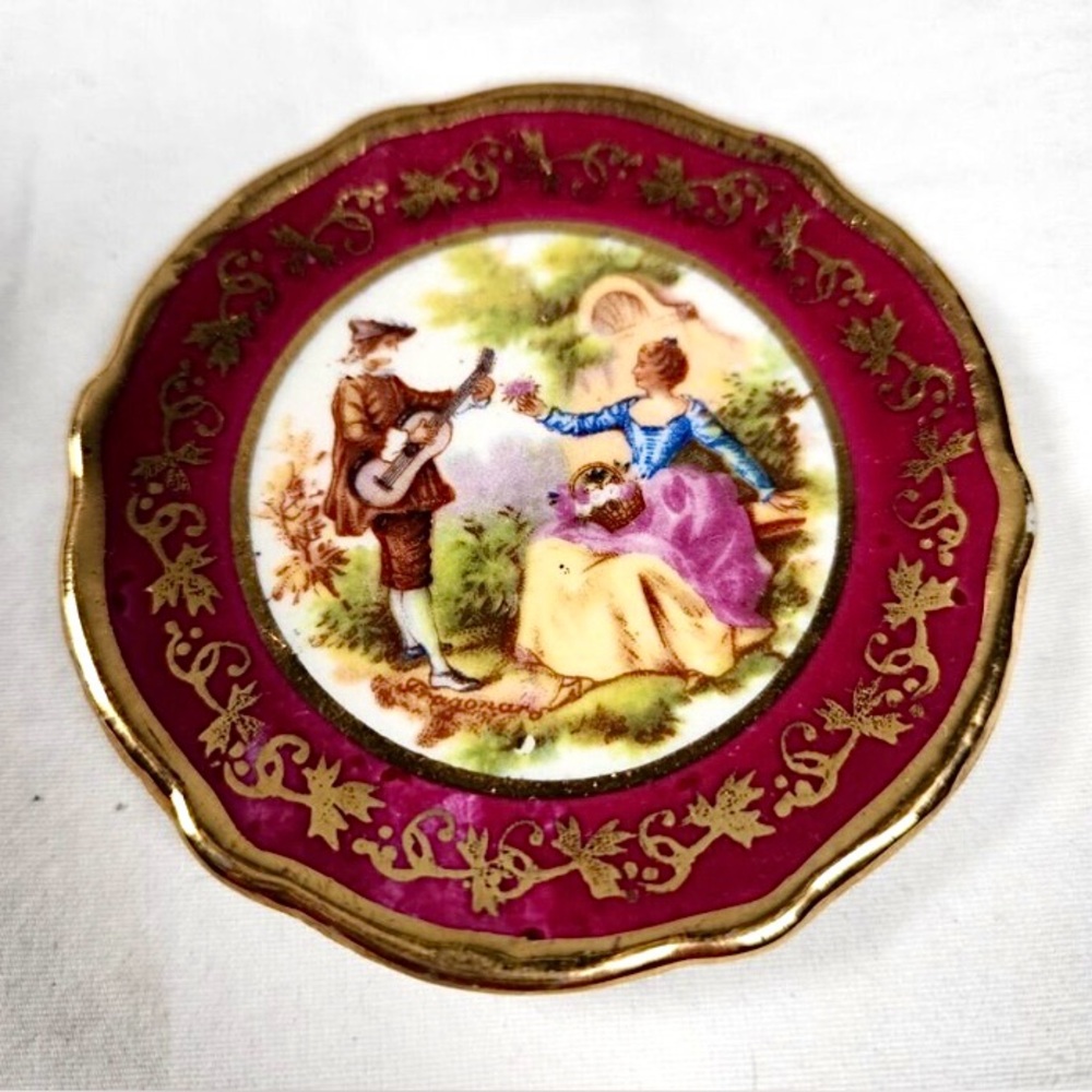 LIMOGES FRANCE PLATE W STAND ROMANTIC COUPLE
SCENE RED BORDER GOLD 4 ¾"
MINT